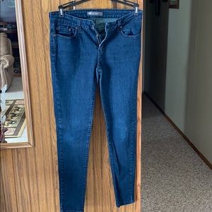 Ladies Levi’s 535 legging